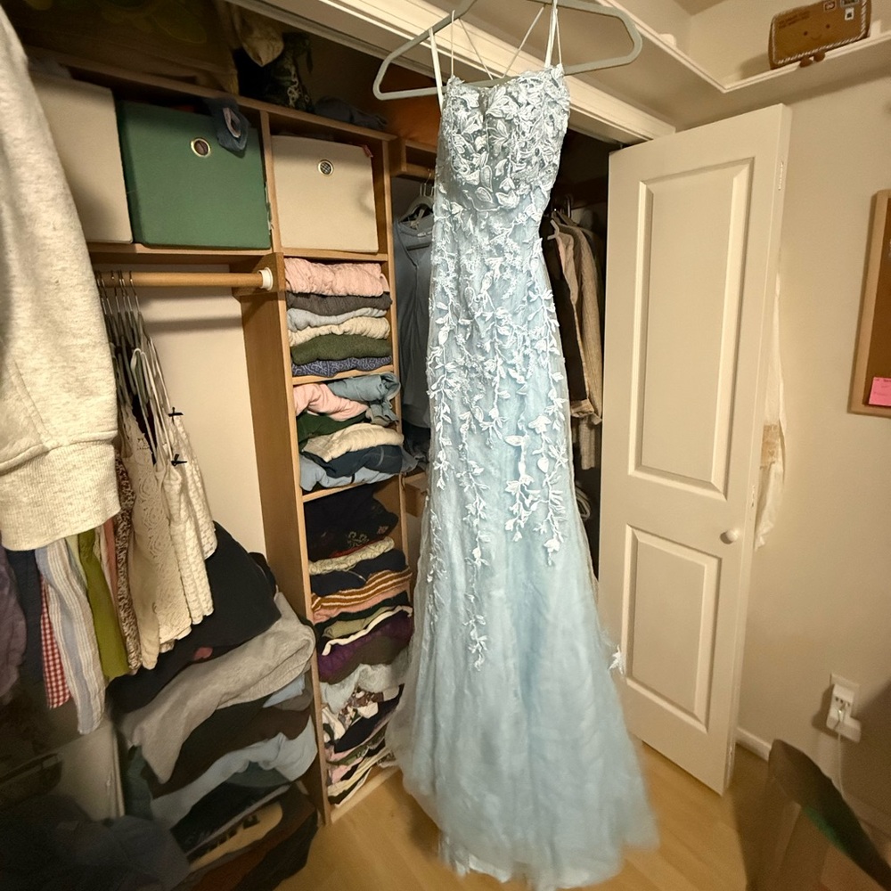 PROM DRESS SIZE 2 - Picture 6 of 6
